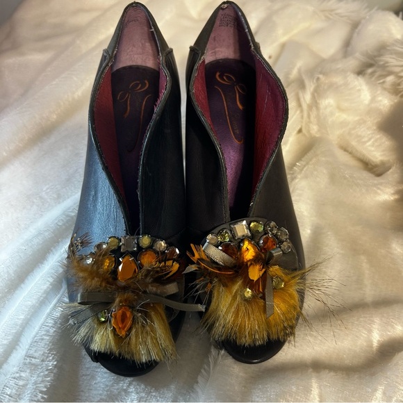 Poetic License 6 1/2 M Flux Leather Heel Bootie,Gray 3.5" Rhinestone Peep Toe - Picture 1 of 16